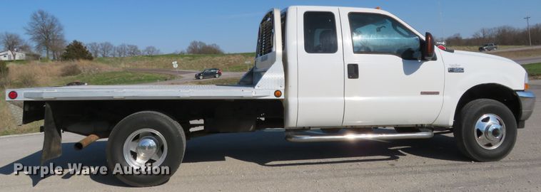 image for item HV9732 2004 Ford F350 Super Duty  SuperCab flatbed pickup truck