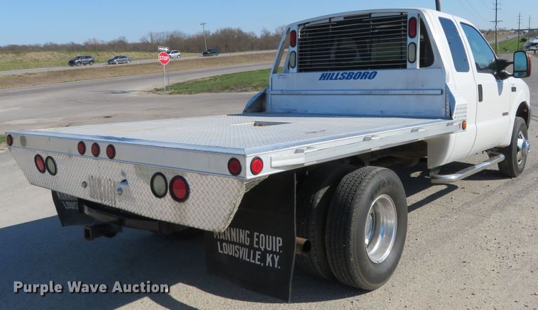 image for item HV9732 2004 Ford F350 Super Duty  SuperCab flatbed pickup truck