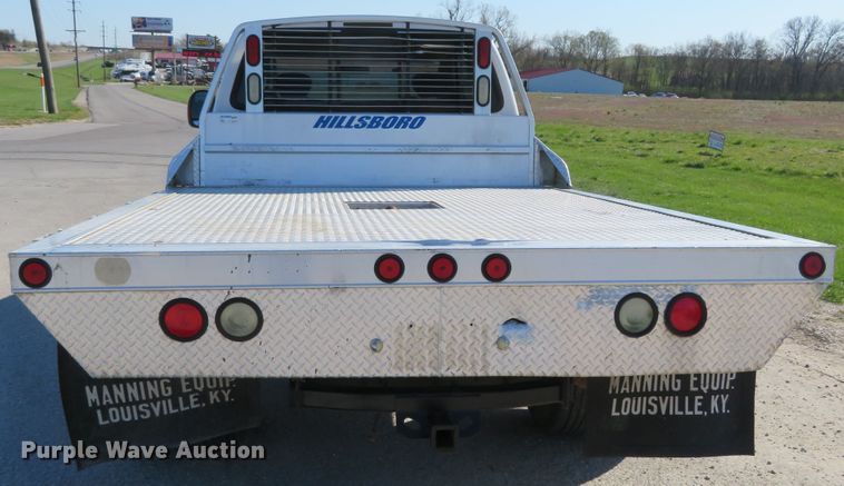 image for item HV9732 2004 Ford F350 Super Duty  SuperCab flatbed pickup truck