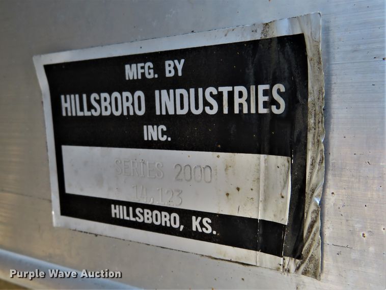 image for item HV9732 2004 Ford F350 Super Duty  SuperCab flatbed pickup truck