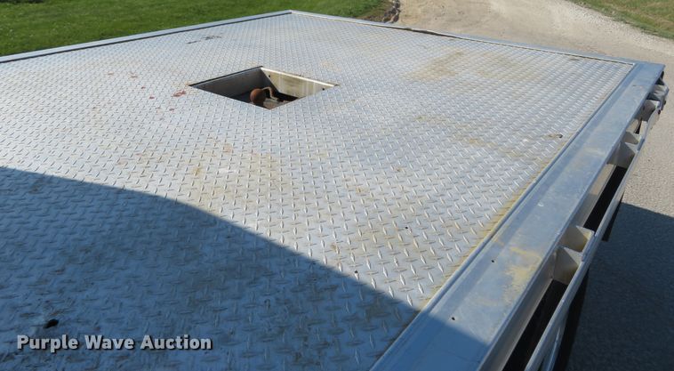 image for item HV9732 2004 Ford F350 Super Duty  SuperCab flatbed pickup truck