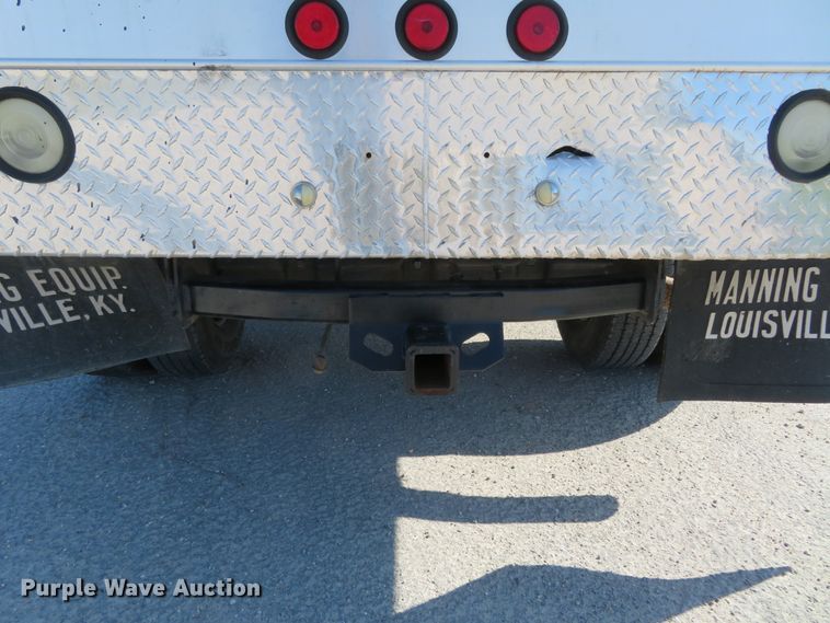 image for item HV9732 2004 Ford F350 Super Duty  SuperCab flatbed pickup truck