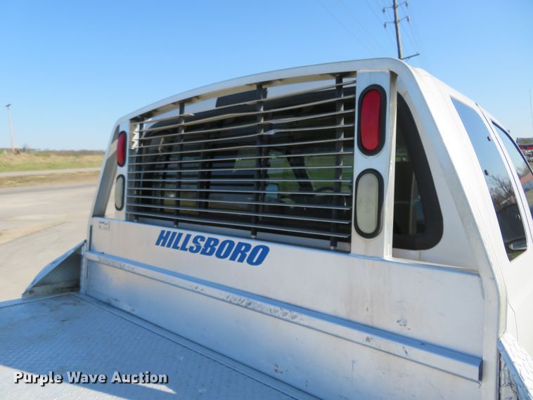 image for item HV9732 2004 Ford F350 Super Duty  SuperCab flatbed pickup truck