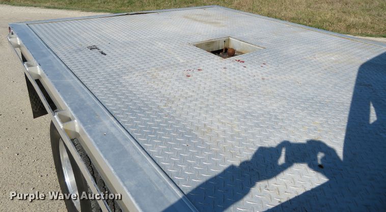 image for item HV9732 2004 Ford F350 Super Duty  SuperCab flatbed pickup truck