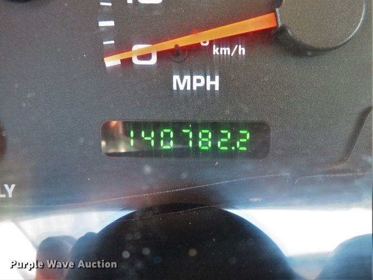 image for item HV9732 2004 Ford F350 Super Duty  SuperCab flatbed pickup truck