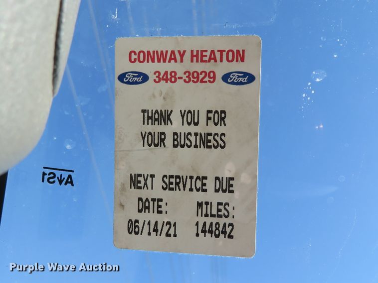 image for item HV9732 2004 Ford F350 Super Duty  SuperCab flatbed pickup truck