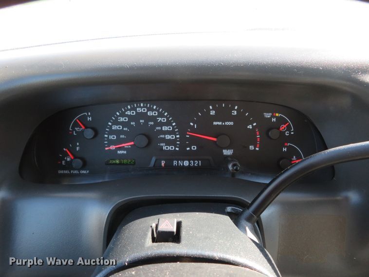 image for item HV9732 2004 Ford F350 Super Duty  SuperCab flatbed pickup truck