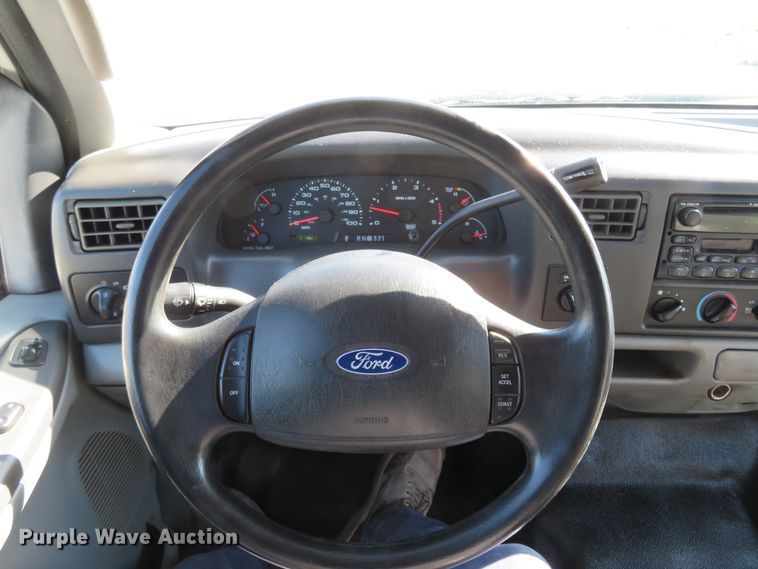 image for item HV9732 2004 Ford F350 Super Duty  SuperCab flatbed pickup truck