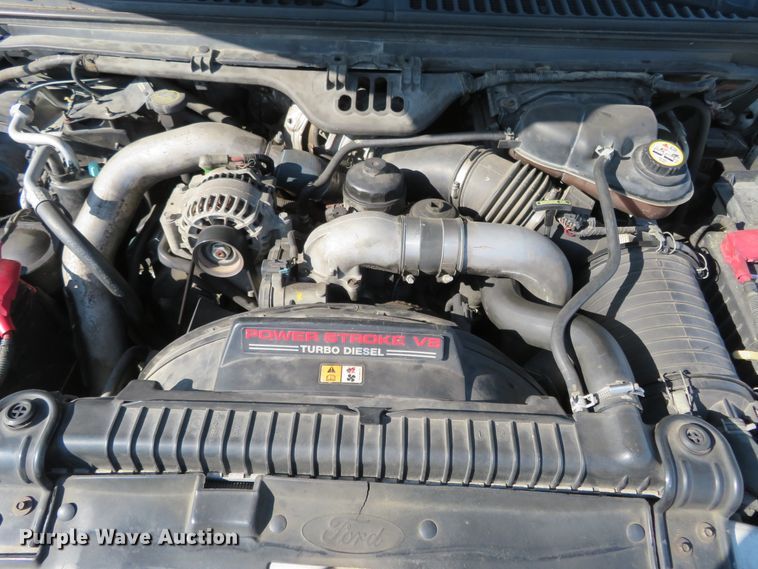 image for item HV9732 2004 Ford F350 Super Duty  SuperCab flatbed pickup truck