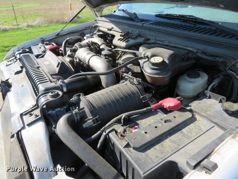 image for item HV9732 2004 Ford F350 Super Duty  SuperCab flatbed pickup truck