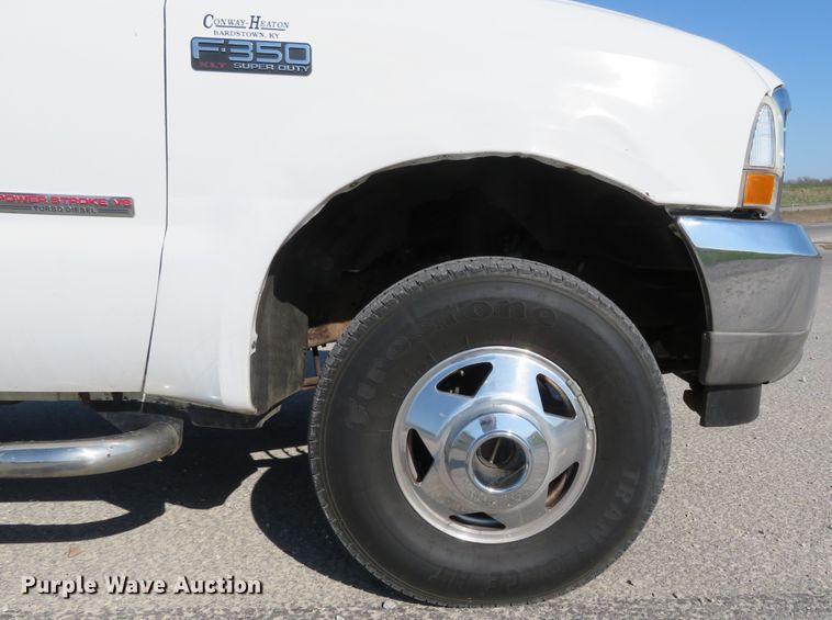 image for item HV9732 2004 Ford F350 Super Duty  SuperCab flatbed pickup truck