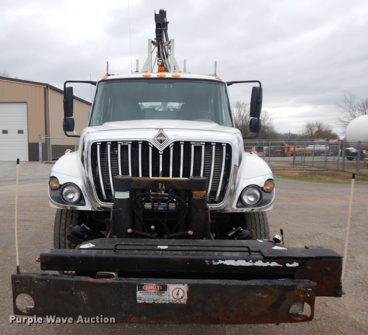 image for item II9334 2010 International 7400  Crew Cab utility / service truck