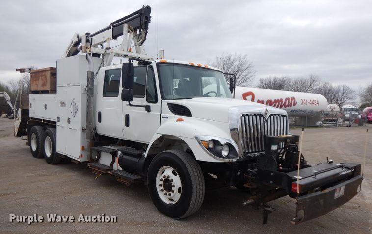 image for item II9334 2010 International 7400  Crew Cab utility / service truck