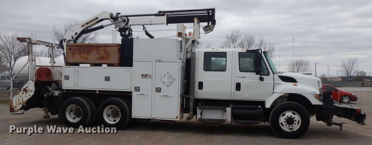 image for item II9334 2010 International 7400  Crew Cab utility / service truck