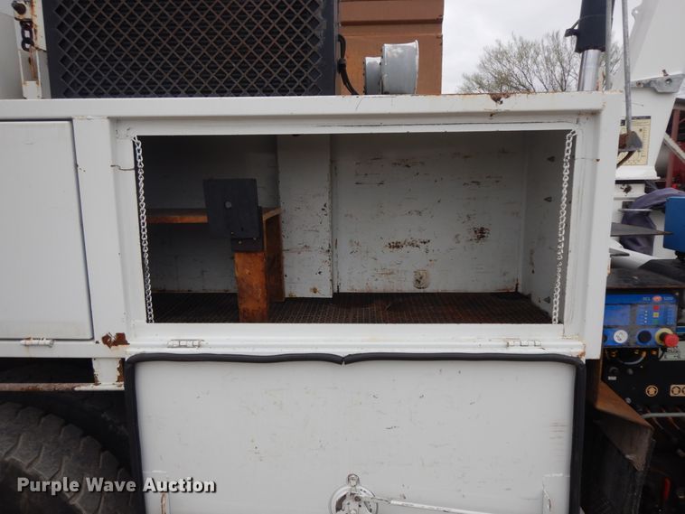 image for item II9334 2010 International 7400  Crew Cab utility / service truck