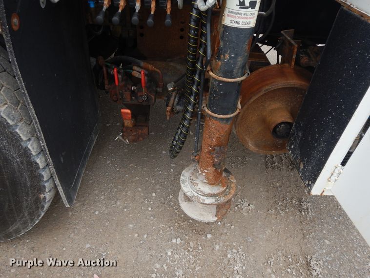 image for item II9334 2010 International 7400  Crew Cab utility / service truck