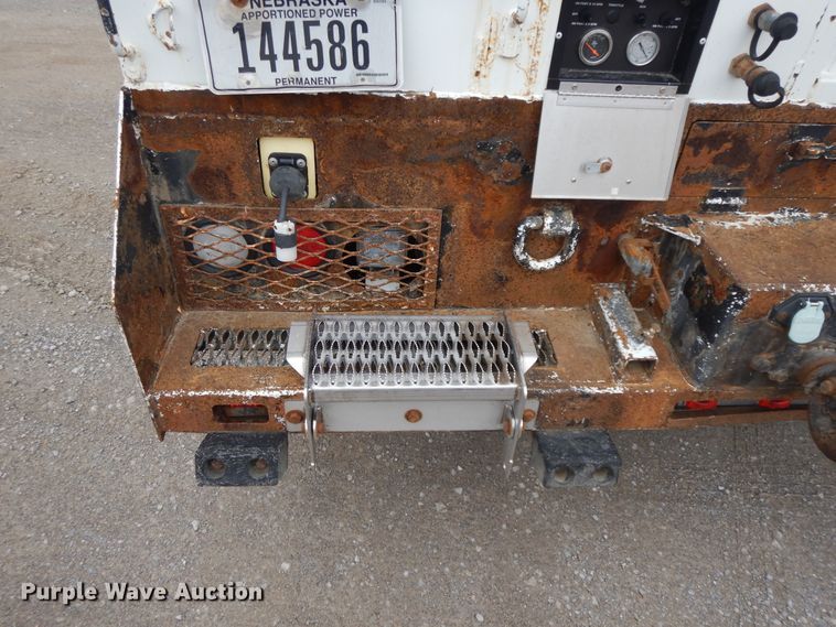 image for item II9334 2010 International 7400  Crew Cab utility / service truck