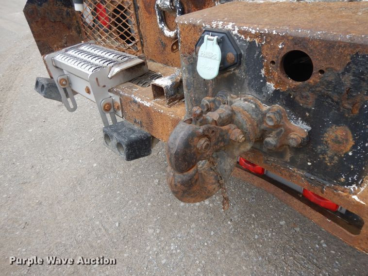 image for item II9334 2010 International 7400  Crew Cab utility / service truck