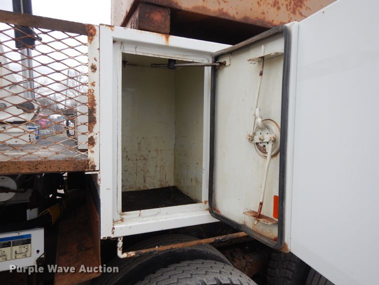 image for item II9334 2010 International 7400  Crew Cab utility / service truck