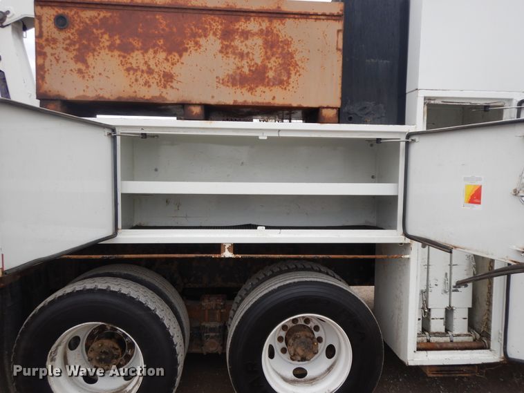 image for item II9334 2010 International 7400  Crew Cab utility / service truck