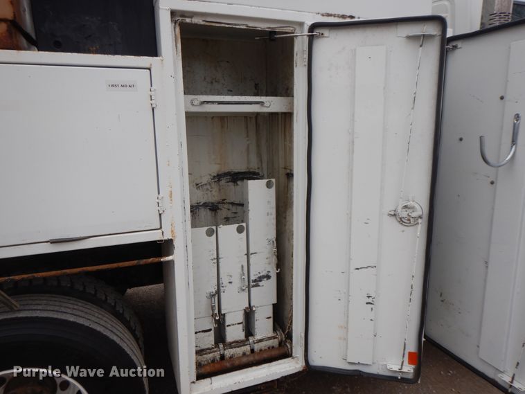 image for item II9334 2010 International 7400  Crew Cab utility / service truck