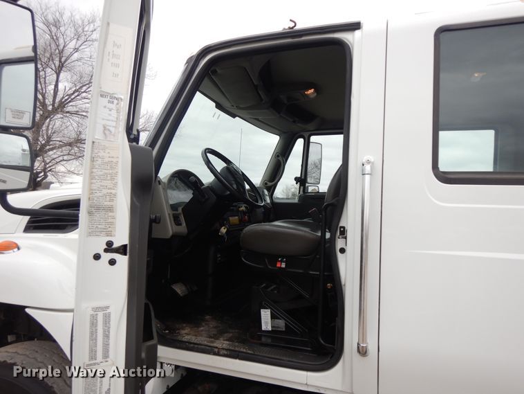 image for item II9334 2010 International 7400  Crew Cab utility / service truck