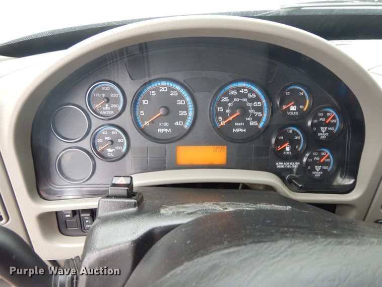 image for item II9334 2010 International 7400  Crew Cab utility / service truck