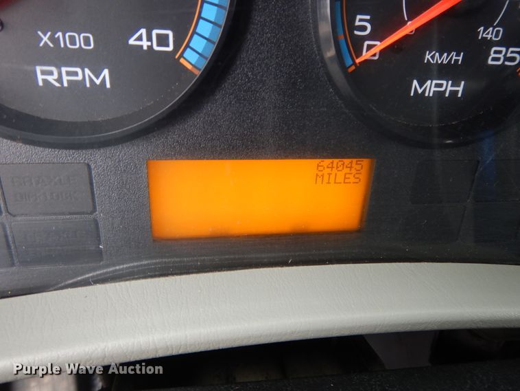 image for item II9334 2010 International 7400  Crew Cab utility / service truck