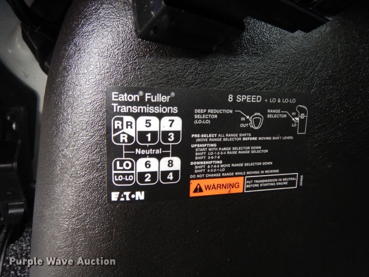 image for item II9334 2010 International 7400  Crew Cab utility / service truck