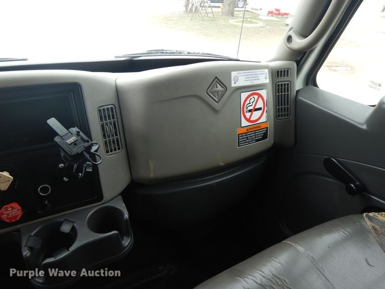 image for item II9334 2010 International 7400  Crew Cab utility / service truck