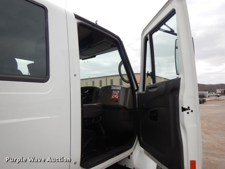 image for item II9334 2010 International 7400  Crew Cab utility / service truck