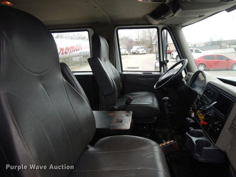 image for item II9334 2010 International 7400  Crew Cab utility / service truck