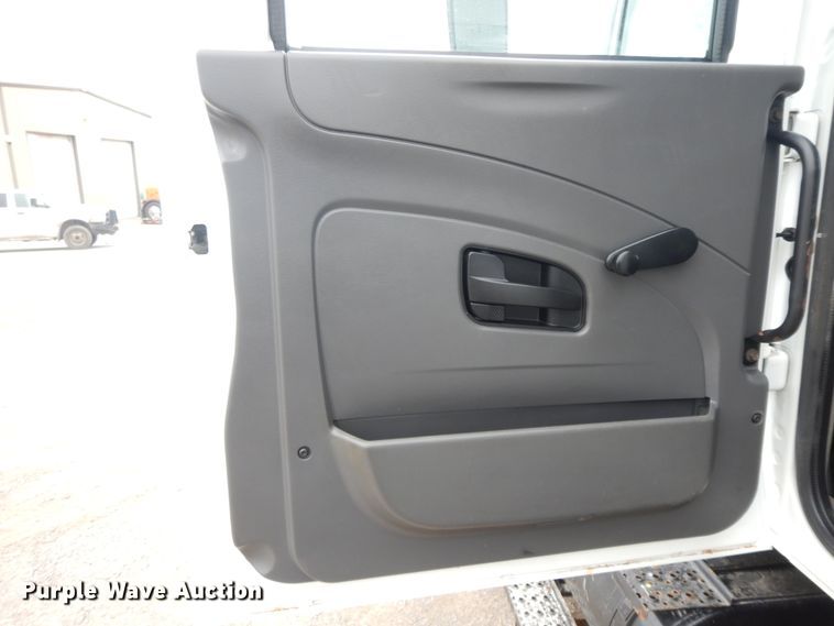 image for item II9334 2010 International 7400  Crew Cab utility / service truck