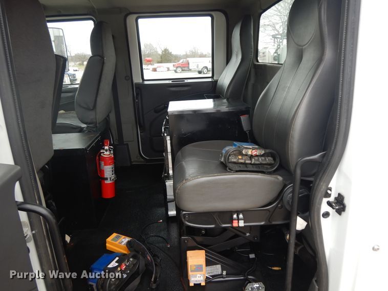 image for item II9334 2010 International 7400  Crew Cab utility / service truck