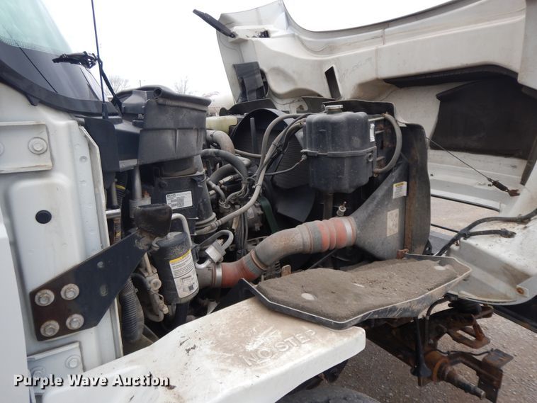 image for item II9334 2010 International 7400  Crew Cab utility / service truck