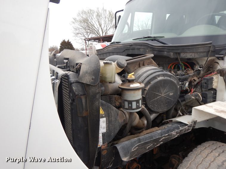 image for item II9334 2010 International 7400  Crew Cab utility / service truck