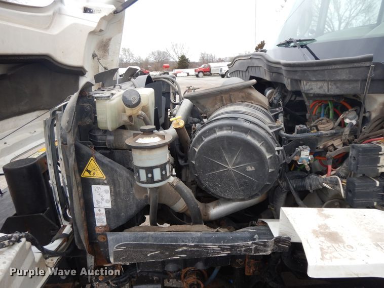 image for item II9334 2010 International 7400  Crew Cab utility / service truck