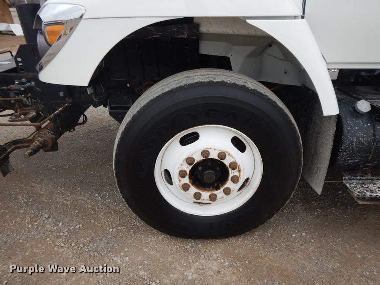 image for item II9334 2010 International 7400  Crew Cab utility / service truck