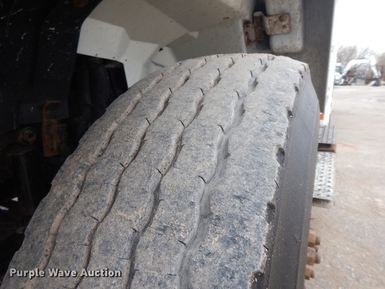 image for item II9334 2010 International 7400  Crew Cab utility / service truck