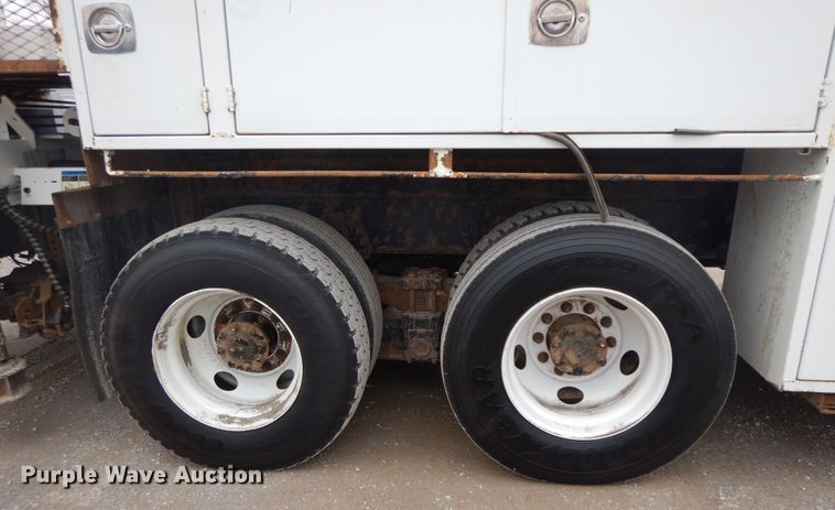 image for item II9334 2010 International 7400  Crew Cab utility / service truck