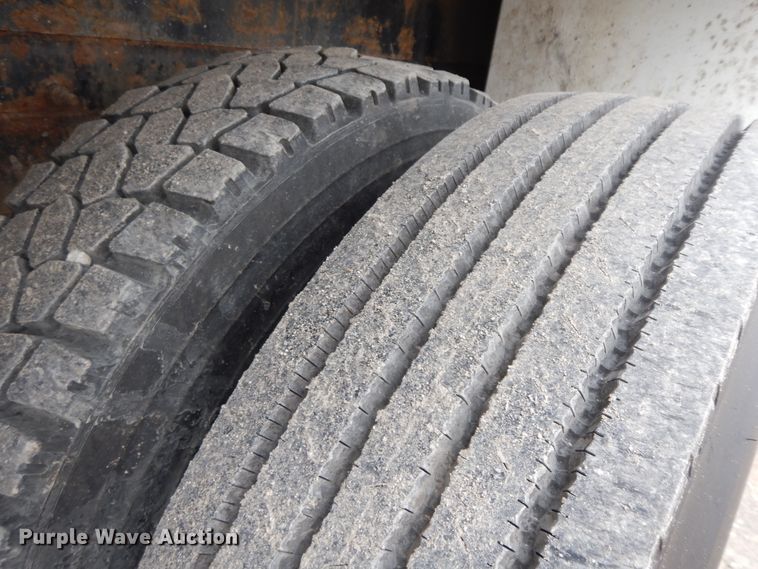 image for item II9334 2010 International 7400  Crew Cab utility / service truck