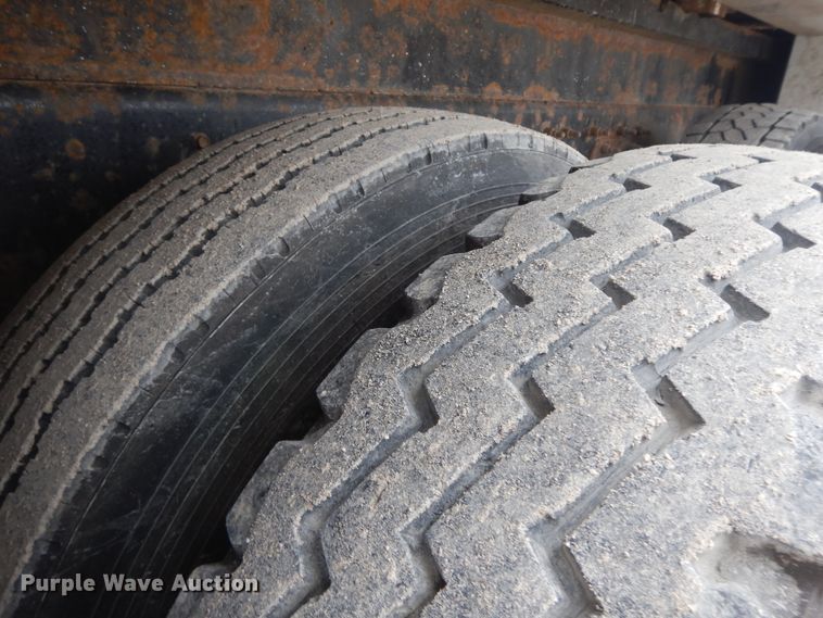 image for item II9334 2010 International 7400  Crew Cab utility / service truck