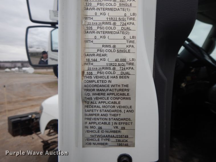 image for item II9334 2010 International 7400  Crew Cab utility / service truck