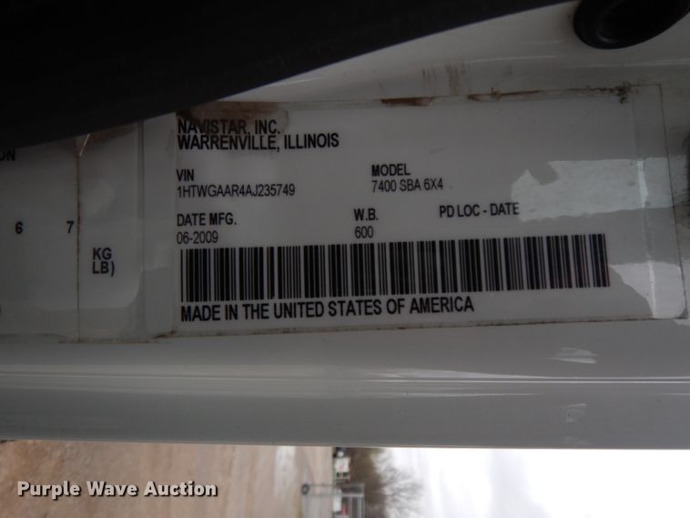 image for item II9334 2010 International 7400  Crew Cab utility / service truck