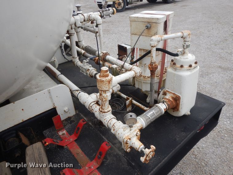 image for item II9335 1997 Chevrolet 7H4  propane truck