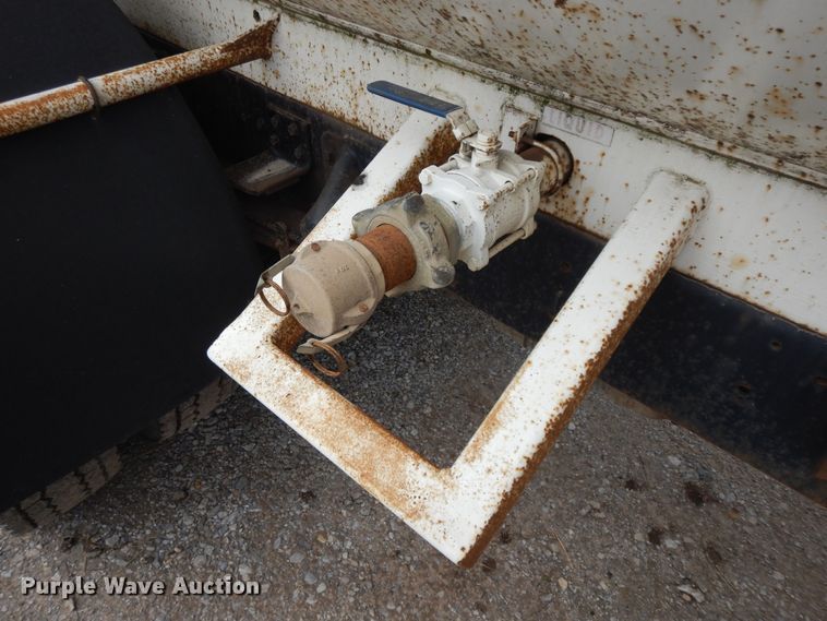 image for item II9335 1997 Chevrolet 7H4  propane truck