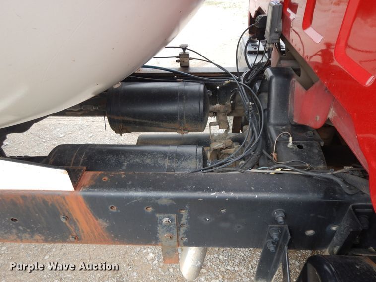 image for item II9335 1997 Chevrolet 7H4  propane truck