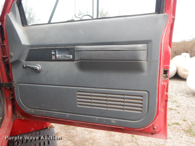 image for item II9335 1997 Chevrolet 7H4  propane truck