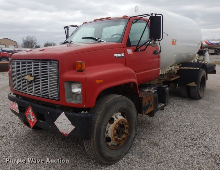 image for item II9336 1996 Chevrolet C7H propane truck