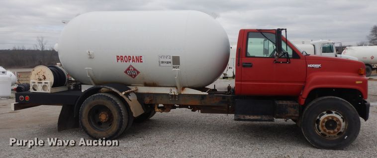 image for item II9336 1996 Chevrolet C7H propane truck